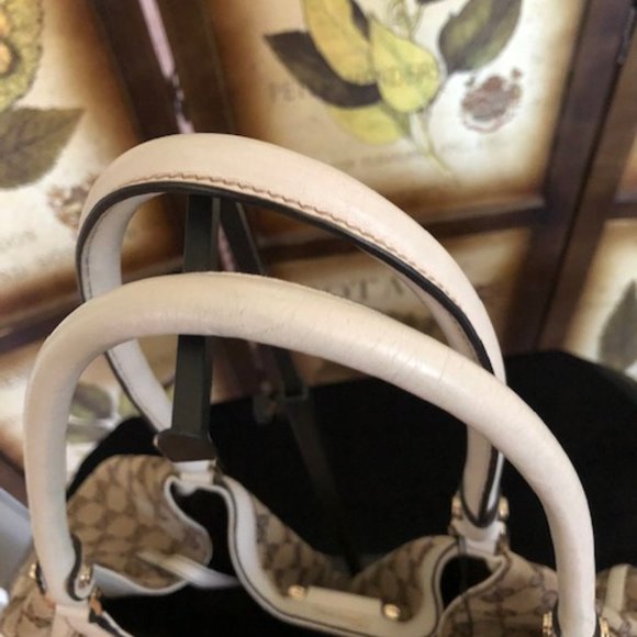 !!GG Canvas Medium Abbey Hobo!! - Picture 3 of 13